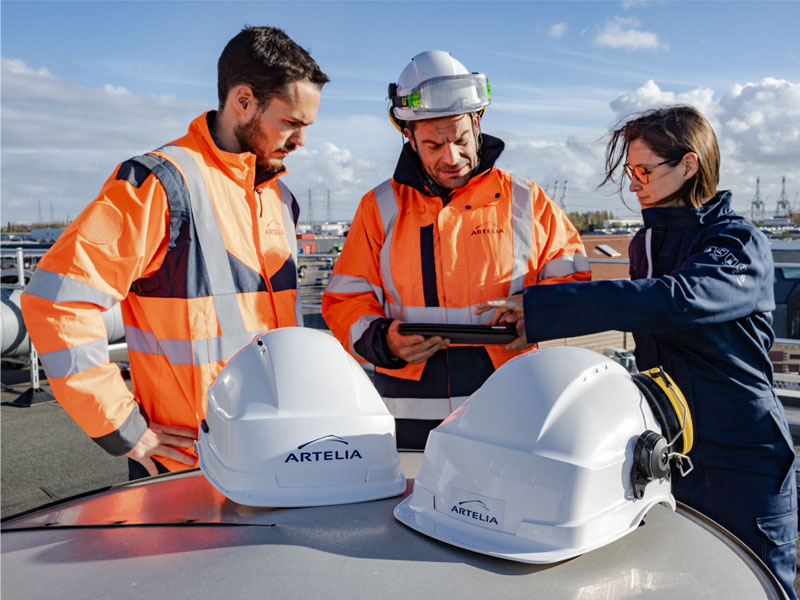 Mitarbeitende von Artelia Deutschland in einem Projektmeeting